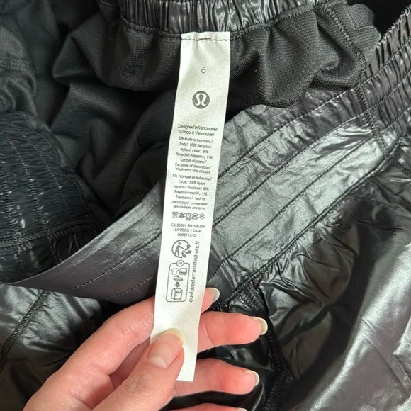 NWOT Lululemon Black Hotty Hot Shorts - Picture 6 of 6